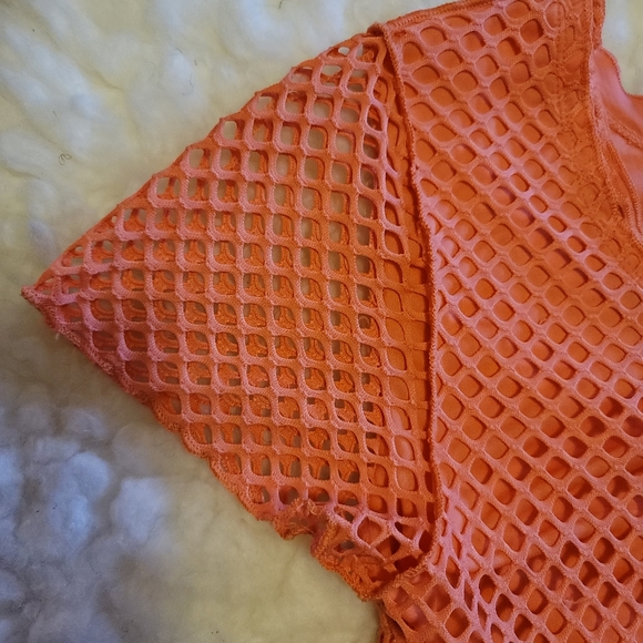 🍊Netted tunic top M🍊 - Picture 2 of 4